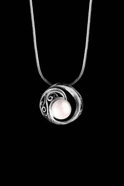 Pearl pendant on black — Stock Photo, Image