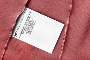 Bakım giysi etiketi