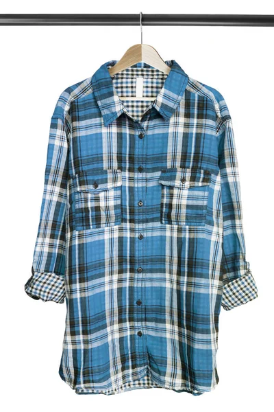 Skjorta på kläder rack — Stockfoto
