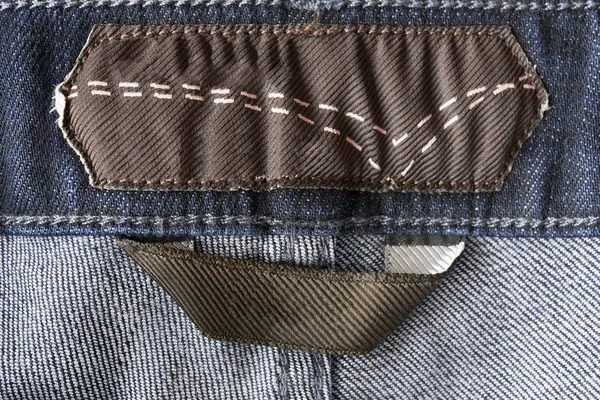 Etiqueta Ropa Textil Marrón Blanco Sobre Fondo Denim Azul — Foto de Stock