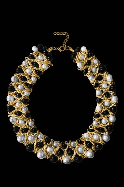 Collar de perlas en negro — Foto de Stock