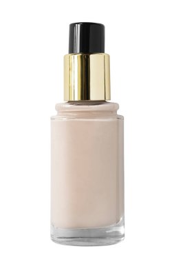 Sıvı bej fondöten şişesi beyazın üzerine izole edilmiş.