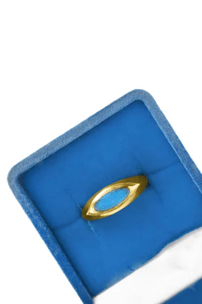 Elegante Gouden Ring Met Blauw Mineraal Een Blauwe Juwelendoos Witte — Stockfoto