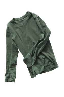 Beyaz arkaplanda yeşil buruşuk pamuklu gömlek