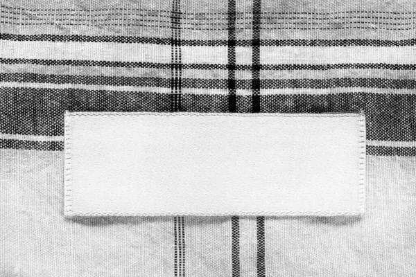 Белая Наклейка Одежды Черно Белом Текстильном Фоне — стоковое фото