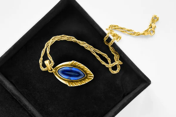 Colar Ouro Vintage Com Pingente Safira Azul Caixa Jóias Preta — Fotografia de Stock