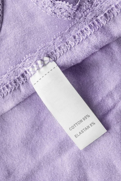 Etiqueta Ropa Dice Algodón Elastán Sobre Fondo Textil Púrpura — Foto de Stock