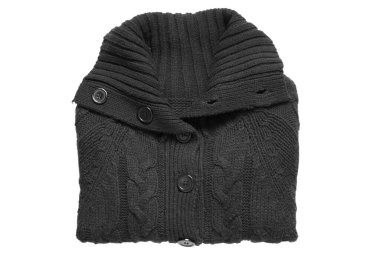 Siyah örülmüş ceket beyazın üzerine izole edilmiş.