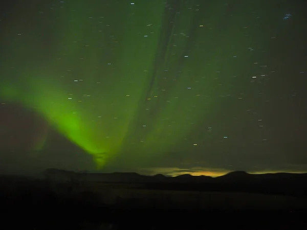 Belles lumières nordiques sur le ciel — Photo