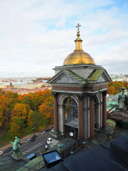 聖イサク大聖堂ロシアの美しい大聖堂はパブです。 — ストック写真