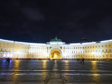 Hermitage, Rusya 'nın St. Petersburg Sarayı halka açık bir yerdir..