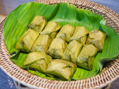 Kuzey Tayland için Yapışkan Pirinç Tatlı ile Muz