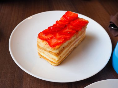 Tatlılar ve kahve basit bir Avrupa kahvaltısıdır..