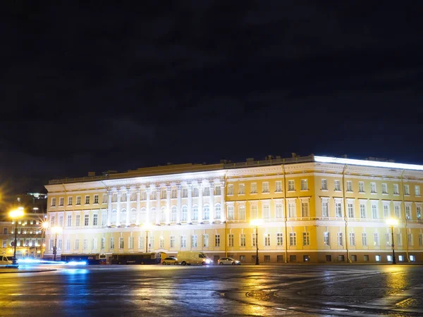 Hermitage, o palácio de São Petersburgo da Rússia é um lugar público . — Fotografia de Stock