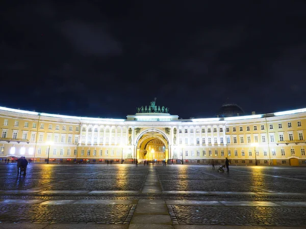 Ermita, San Petersburgo Palacio de Rusia es un lugar público . — Foto de Stock