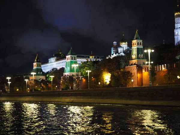 Mosco at night with the buildings in the park — Stock Photo, Image