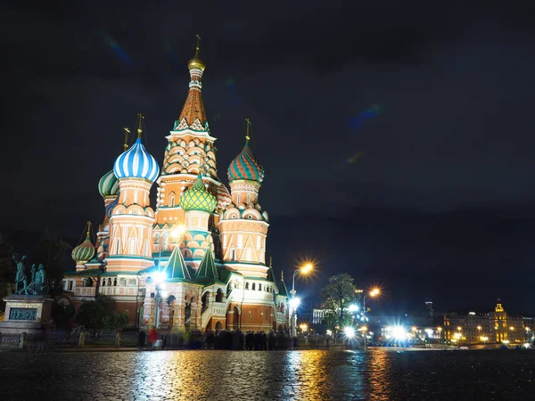 Mosco at night with the buildings in the park — Stock Photo, Image