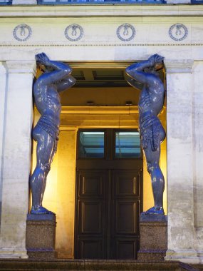Hermitage, Rusya 'nın St. Petersburg Sarayı halka açık bir yerdir..
