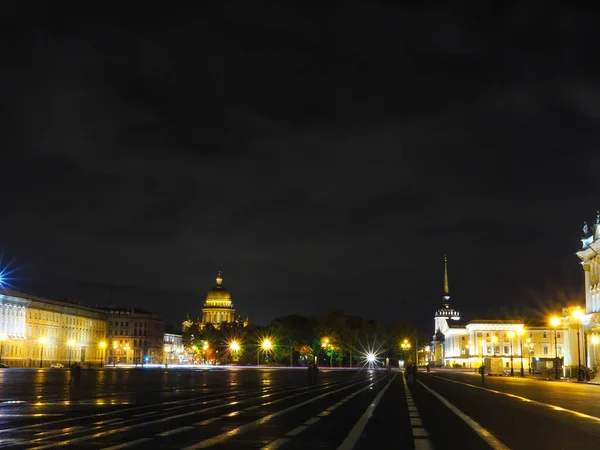 Ermita, San Petersburgo Palacio de Rusia es un lugar público . — Foto de Stock