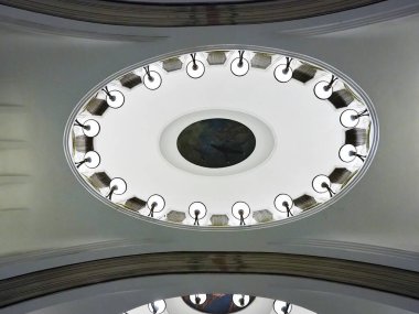 Moskova Metro İstasyonu Halk Sarayı olarak bilinen güzel bir mimari