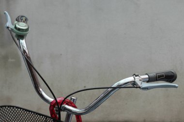 Frenli bisiklet gidonu.