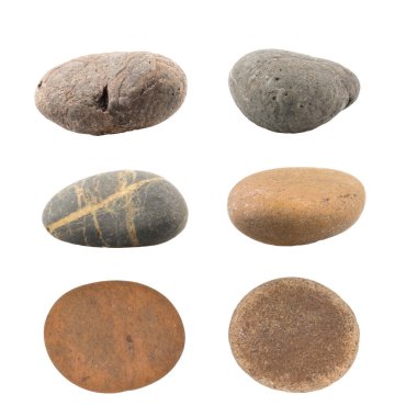 Beyaz arka plan üzerinde izole çakıl yığını.