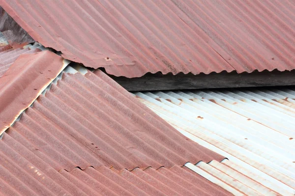 錆と錫の屋根 — ストック写真