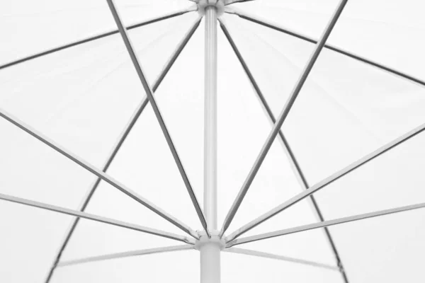 Arkaplan için beyaz bir şemsiye kapat — Stok fotoğraf