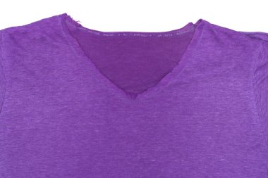 Beyaz arkaplanda izole edilmiş t-shirt.