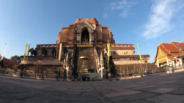 Ват Чеді Луанг Варавіхара Знаменита Пам Ятка Туристів Чіангмай Таїланд — стокове відео