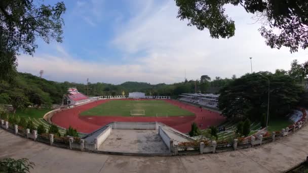 Idő Lejárt Emberek Csak Egy Gyakorlat Este Stadionban — Stock videók