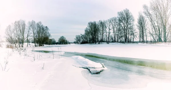Panorama Paesaggistico Con Acqua Ghiacciata Ghiaccio Neve Sul Fiume Dnieper — Foto Stock
