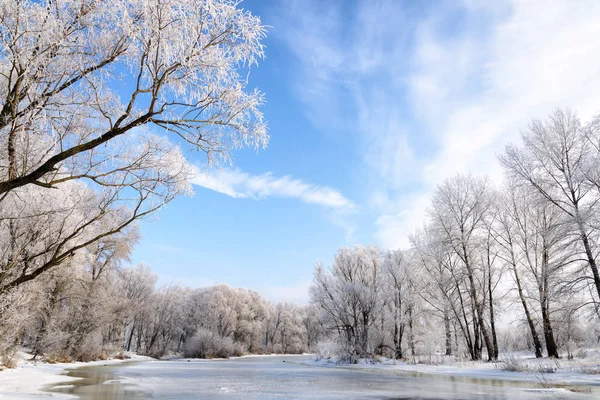 Gefrorenes Wasser, Schnee und Eis auf dem Dnjepr — Stockfoto