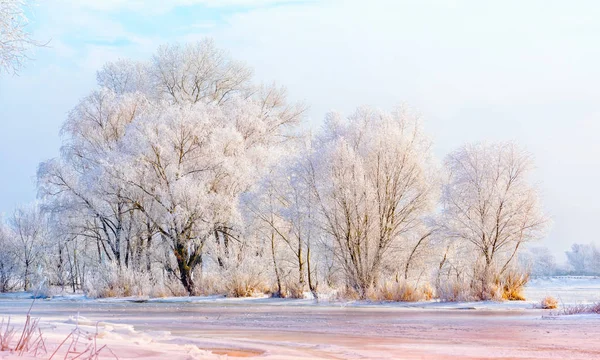 Acqua ghiacciata, neve e ghiaccio sul fiume Dnieper — Foto Stock