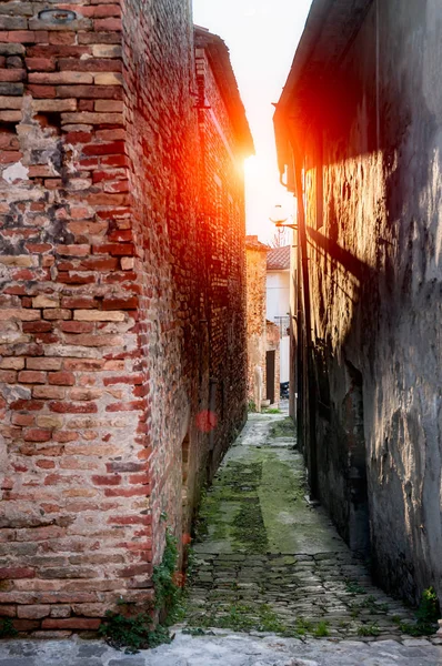 Uma Rua Estreita Entre Duas Casas Aldeia Monteguiduccio Marche Itália — Fotografia de Stock