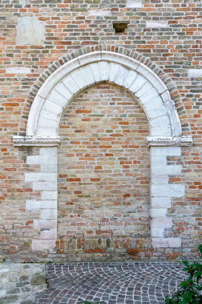 Detalhe Uma Porta Murada Igreja Monteguiduccio Nas Marchas Italianas Europa — Fotografia de Stock