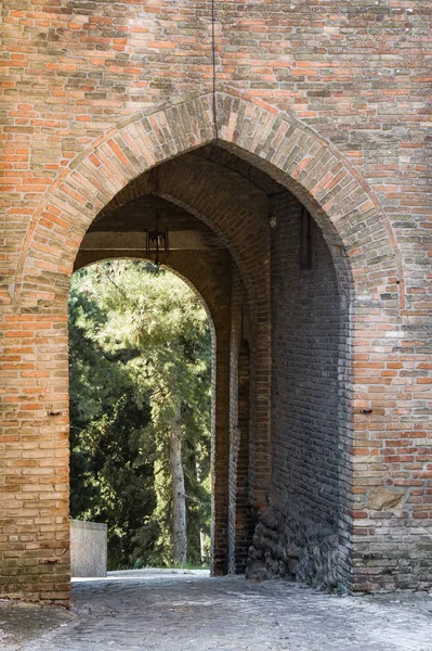 Τούβλο Arch στο Saludecio — Φωτογραφία Αρχείου