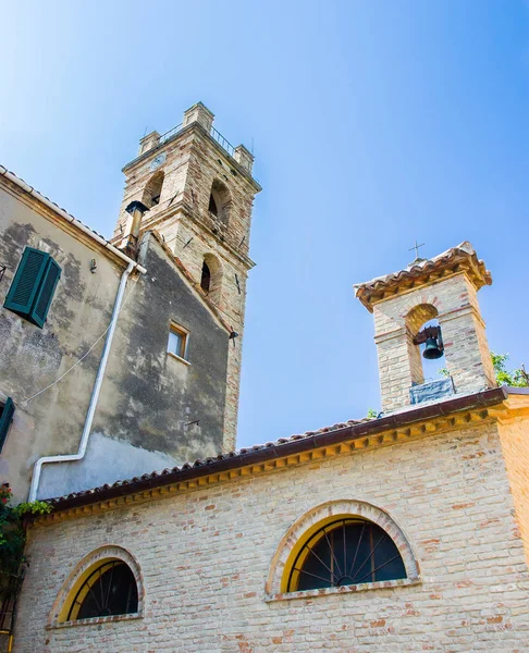 Saludecio'da kilisede