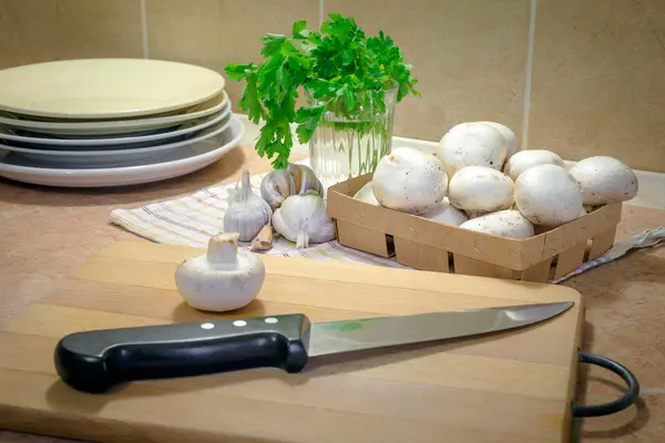 Preparación Funghi Trifolati Champiñones Finamente Cortados Cocidos Con Aceite Ajo — Foto de Stock