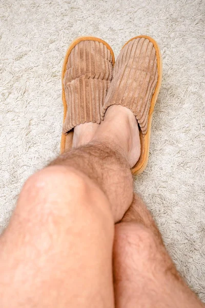 Man Hairy Legs Wearing Warm Slippers Relaxing Feet Wool Carpet — Stock Photo, Image