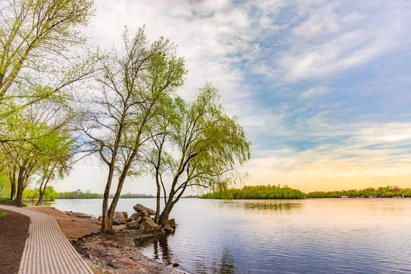 Wandelpad Dicht Bij Rivier Dnjepr Het Park Van Natalka Kiev — Stockfoto