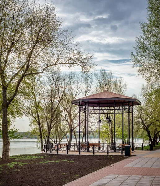 Gazebo Avec Bancs Bois Dans Parc Naltalka Kiev Ukraine Près — Photo