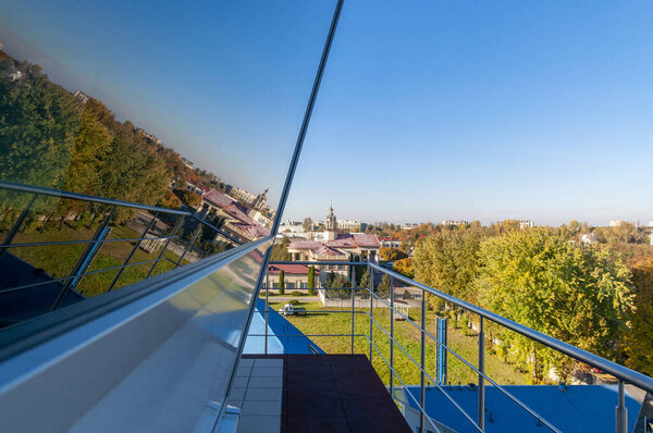 вид на аэропорт с диспетчерской вышки
