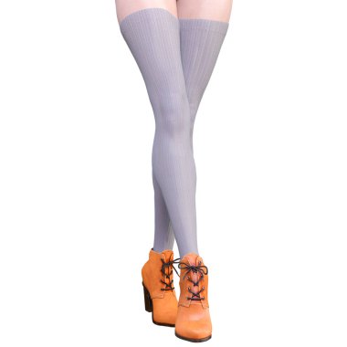 Güzel kadın bacakları yünlü tozluk ve yarım boncuk.