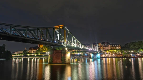 Eiserner Steg bridge in Frankfurt — Stock Photo, Image