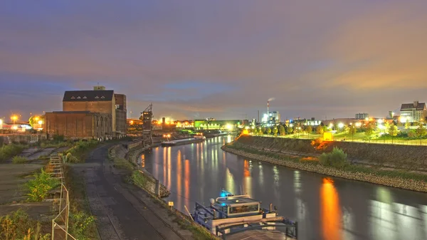 Neuss binland hafen bei nacht — Stockfoto