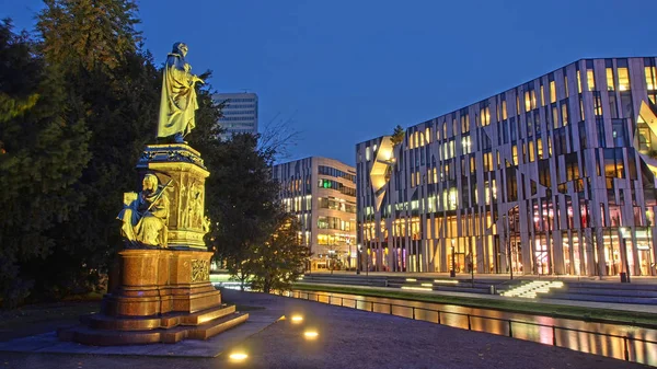 Ny arkitektur i Duesseldorf — Stockfoto