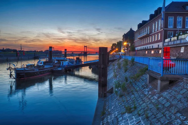 O cais Schifferbrse em Duisburg Ruhrort — Fotografia de Stock