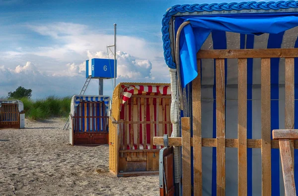 Strandkörbe am Meer — Stockfoto