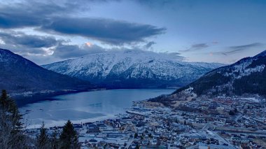 Sogndal şehir Sognefjord Norveç tarafından.  